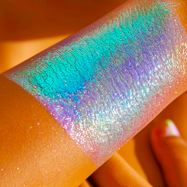 A greenish blue pearlescent duo chrome color shifting loose pigment multi chrome color shifting pigment