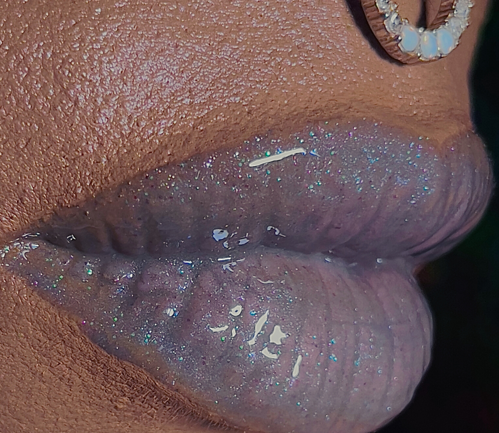 Bluish grey lipgloss mac blue brown blackberry molasses lipgloss rem beauty blue gray lip gloss dark grey lip color sigma beauty grey brown blue lipgloss blackberry molasses shimmering opaque dark grey brown lipgloss with a blue undertone and flecks of reddish gold purple glimmering chameleon powders looks different on everyone